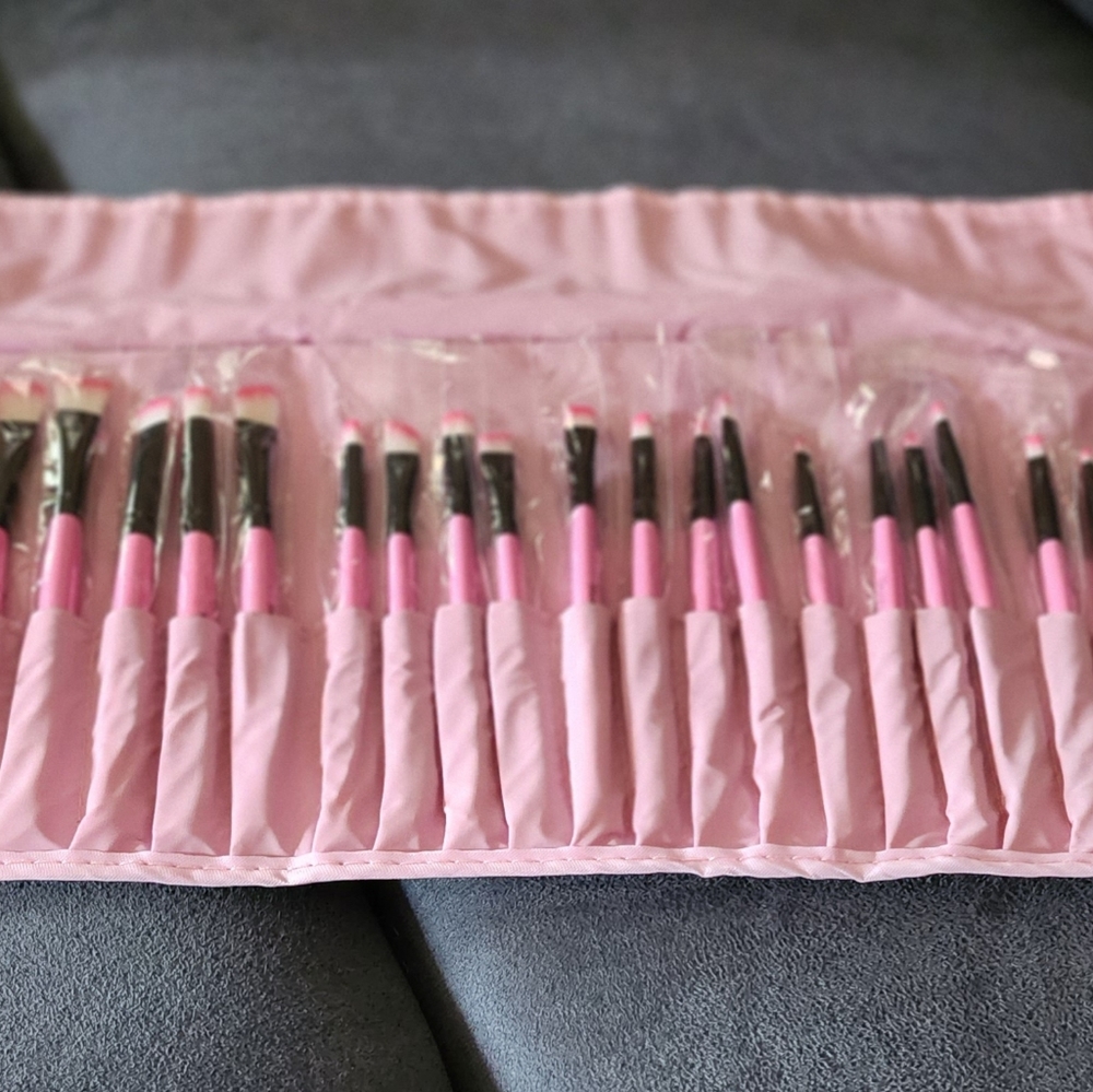 32 Piece Makeup Brush Set - Picture 4 of 6